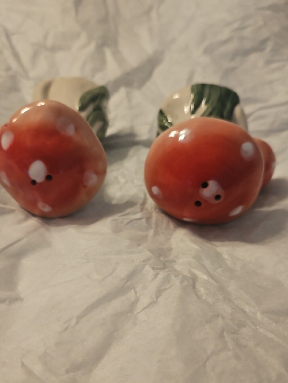 Ceramic Red & White Mushroom Salt and Pepper Shakers - Picture 7 of 8